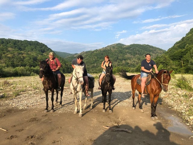konnie-progulki21 Конные прогулки в Витязево районе в горах