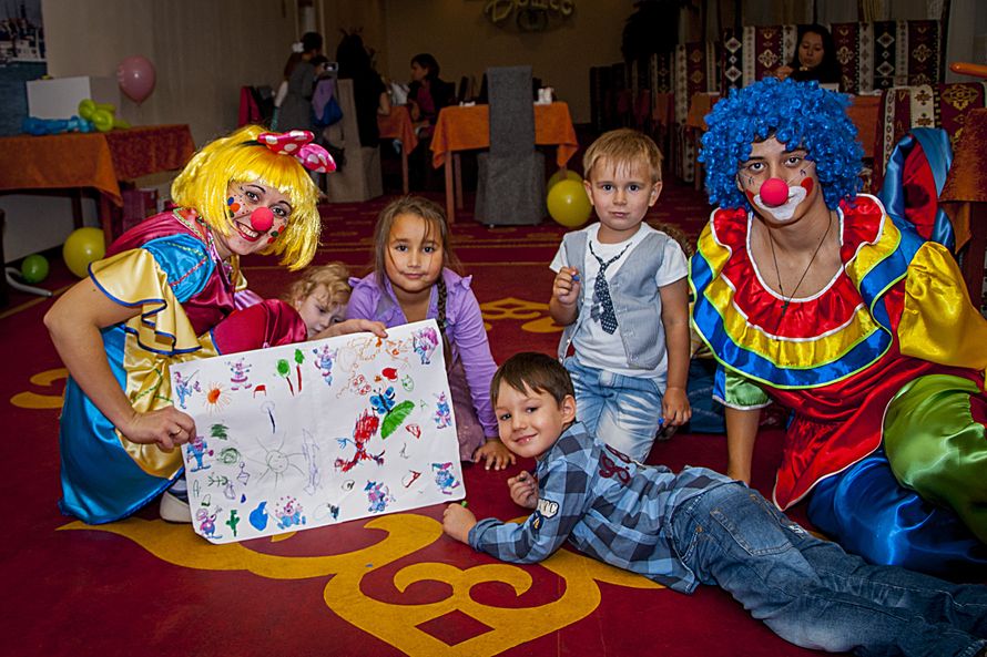 Детская игровая программа с аниматором на час Детская игровая программа с аниматором на час