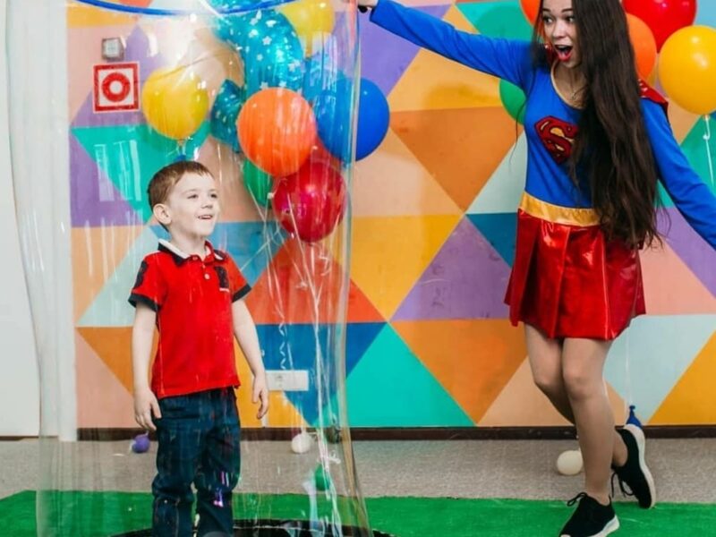 Заказное шоу гигантских мыльных пузырей